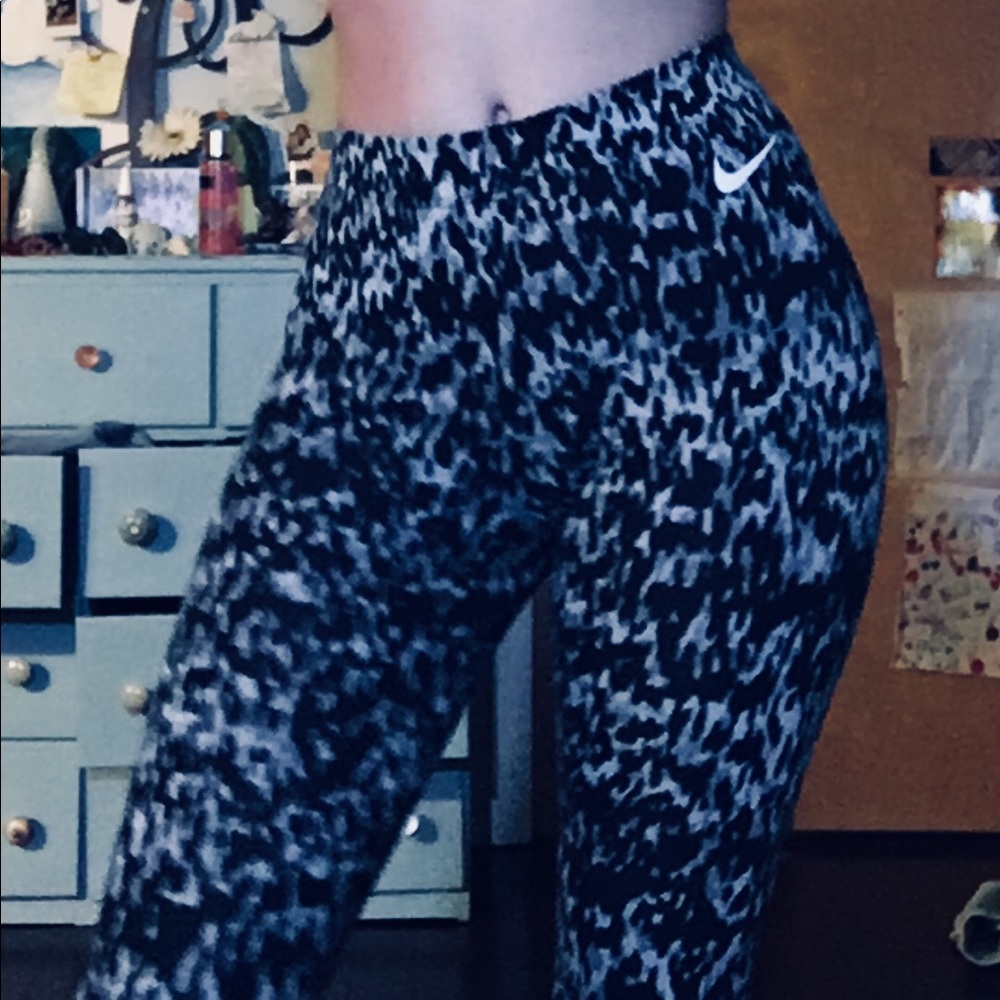 NIKE XS Printed Leggings Black and Gray